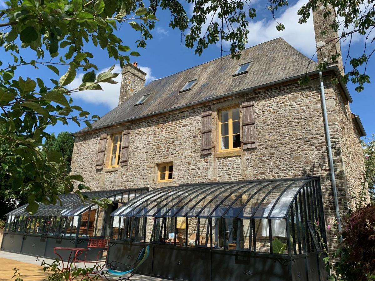 مبيت وإفطار Isigny-le-Buat Le Petit Manoir المظهر الخارجي الصورة