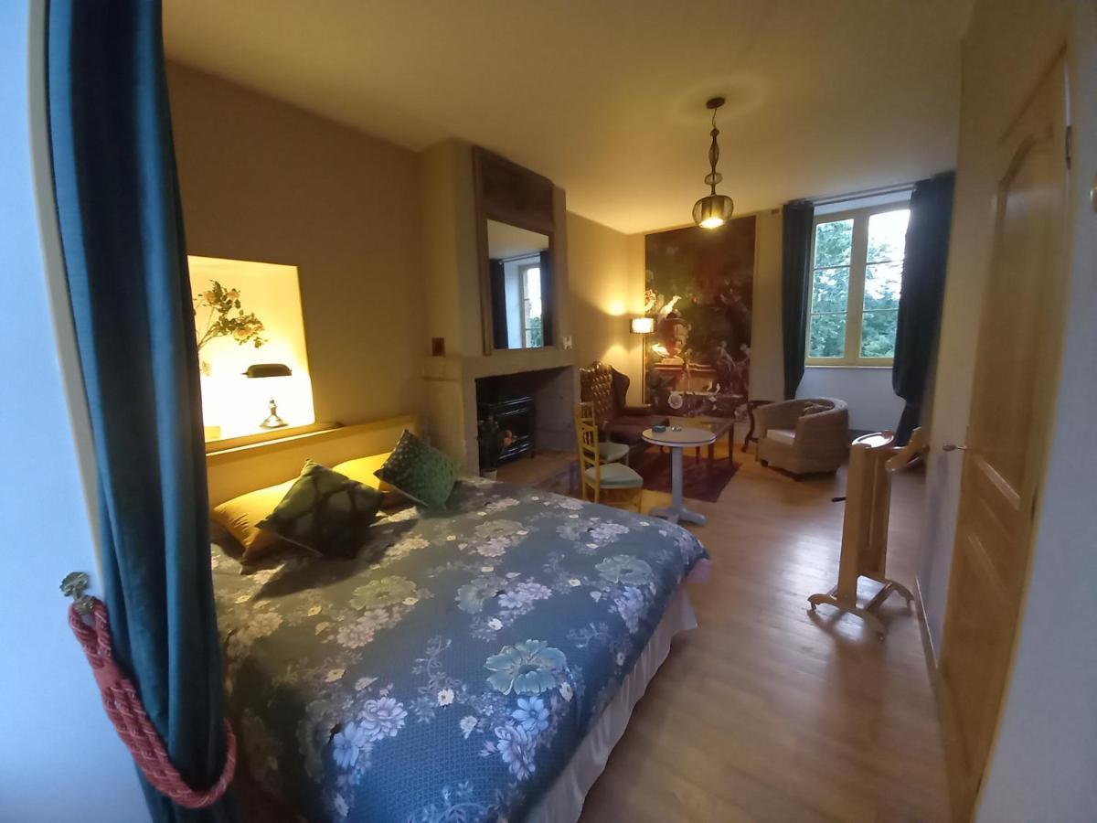 مبيت وإفطار Isigny-le-Buat Le Petit Manoir المظهر الخارجي الصورة