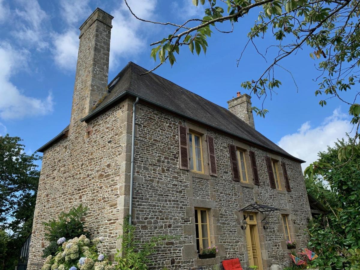 مبيت وإفطار Isigny-le-Buat Le Petit Manoir المظهر الخارجي الصورة