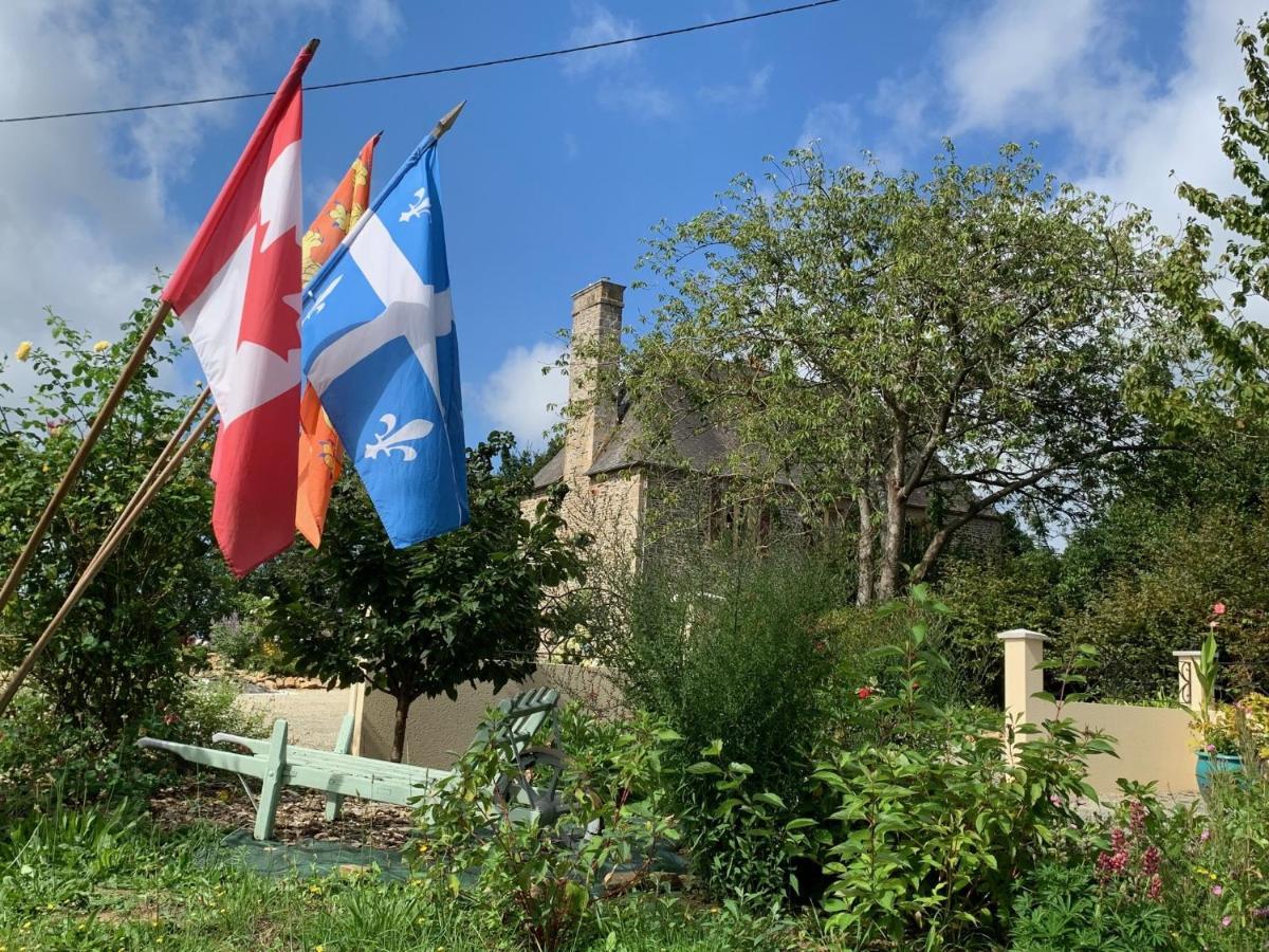 مبيت وإفطار Isigny-le-Buat Le Petit Manoir المظهر الخارجي الصورة