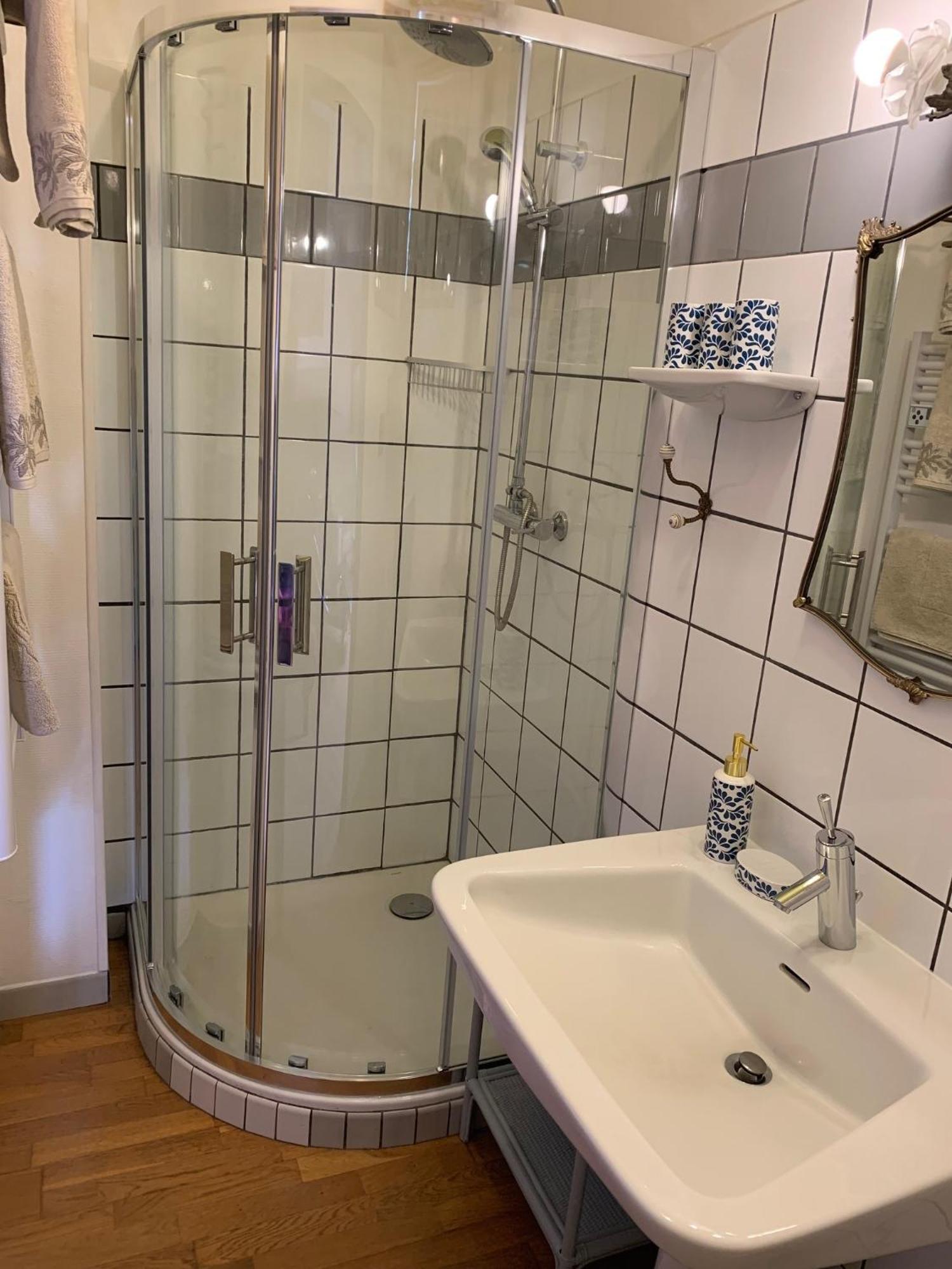 مبيت وإفطار Isigny-le-Buat Le Petit Manoir المظهر الخارجي الصورة
