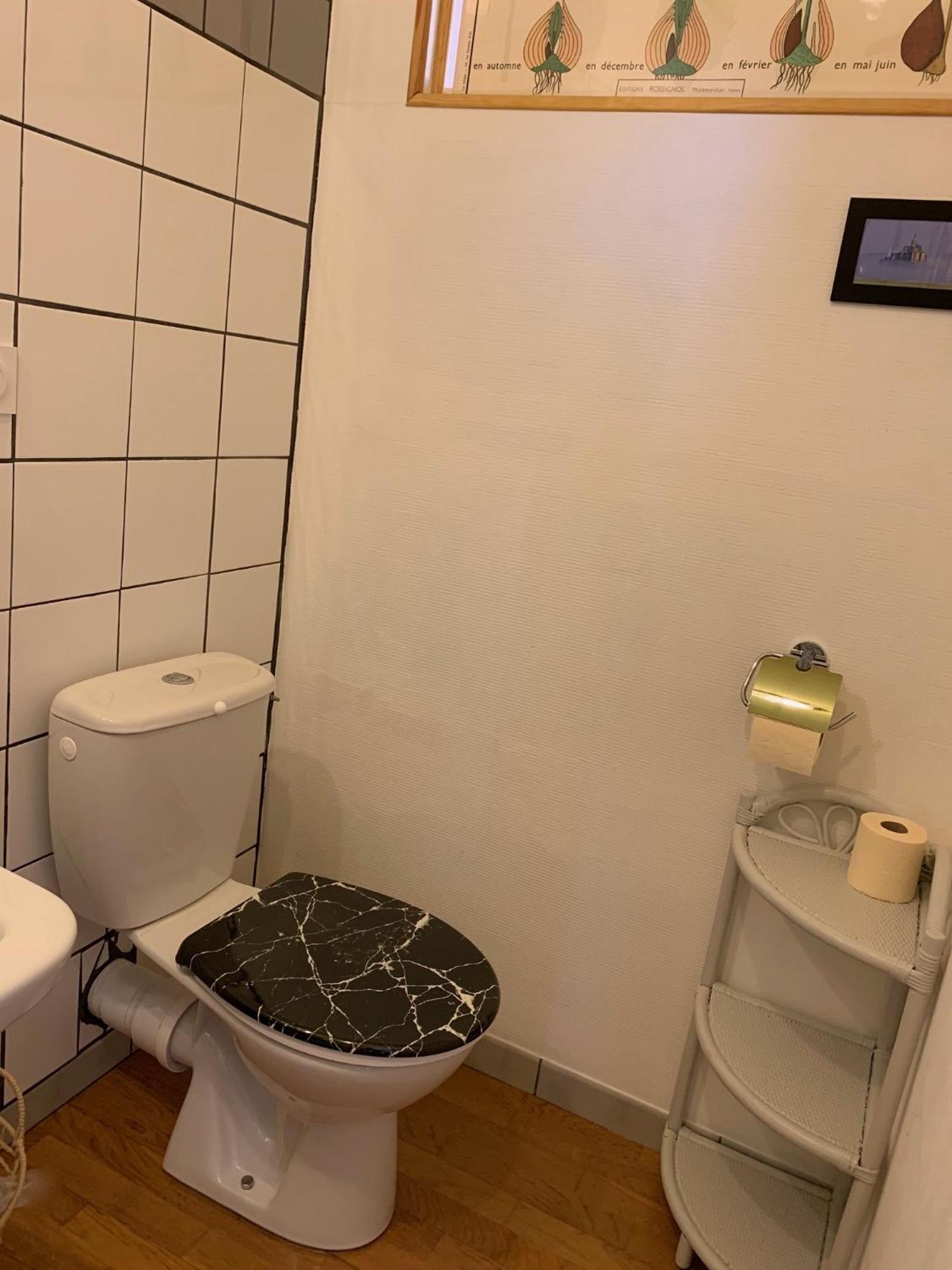 مبيت وإفطار Isigny-le-Buat Le Petit Manoir المظهر الخارجي الصورة