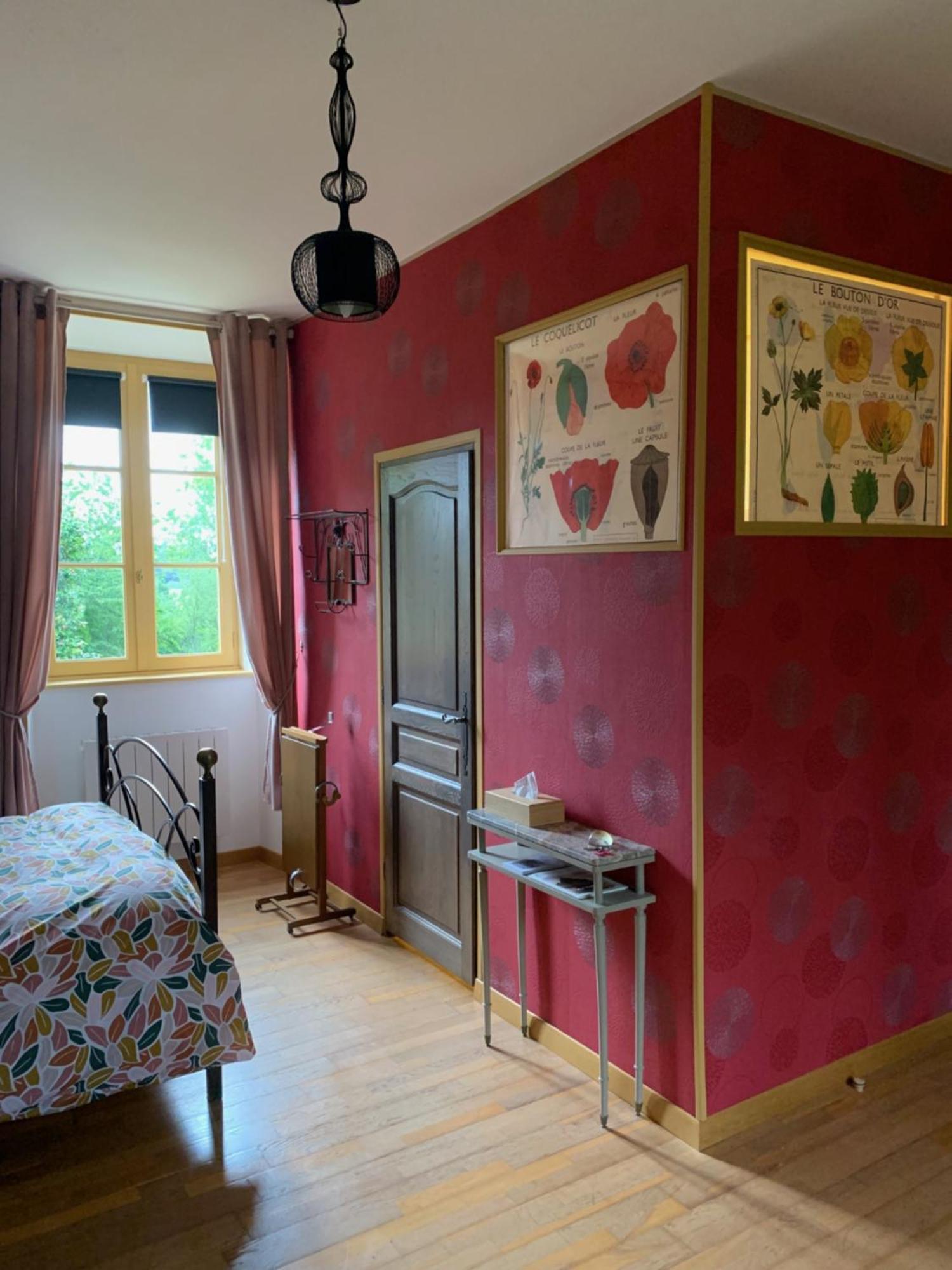 مبيت وإفطار Isigny-le-Buat Le Petit Manoir المظهر الخارجي الصورة
