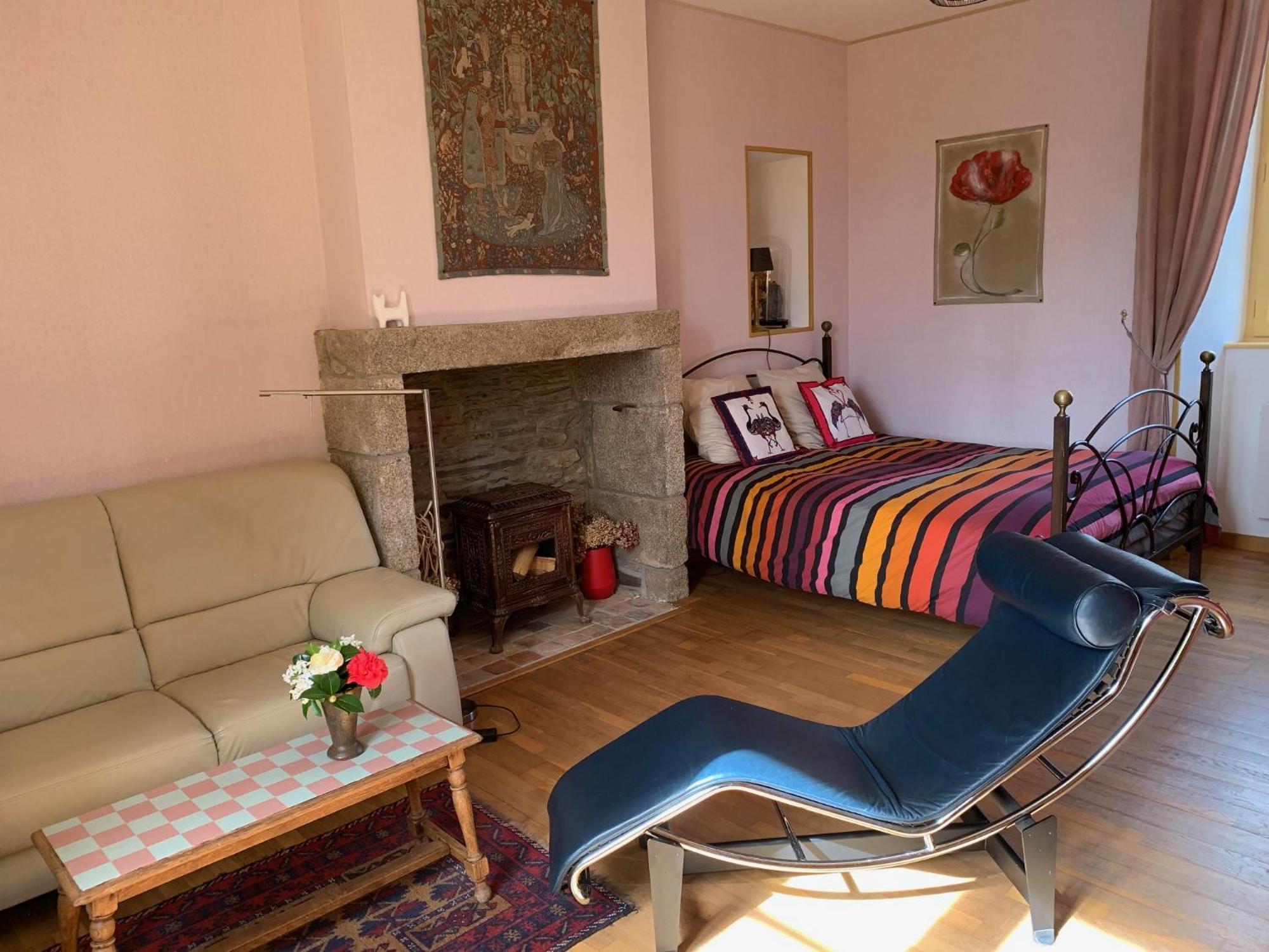 مبيت وإفطار Isigny-le-Buat Le Petit Manoir المظهر الخارجي الصورة