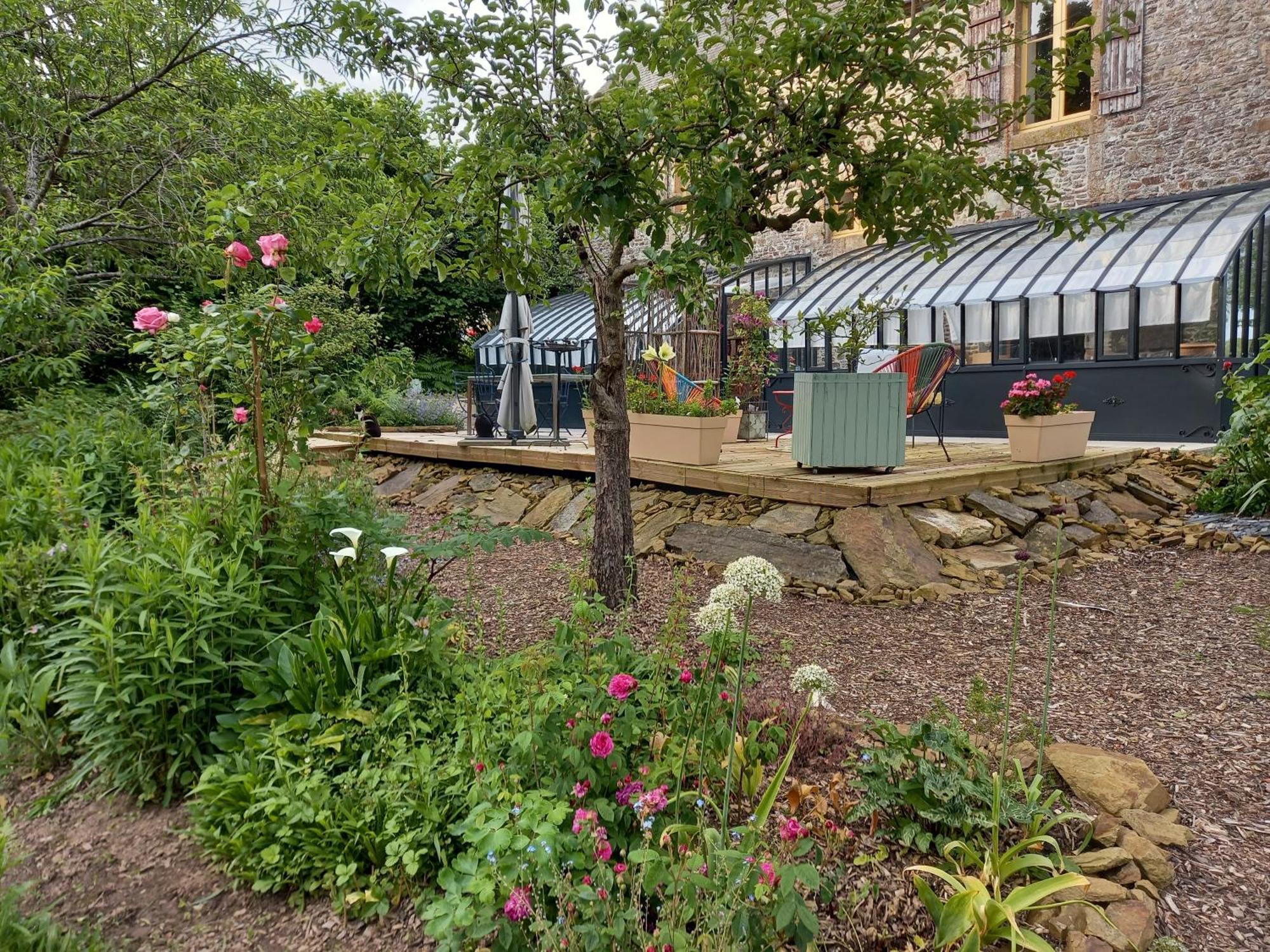 مبيت وإفطار Isigny-le-Buat Le Petit Manoir المظهر الخارجي الصورة