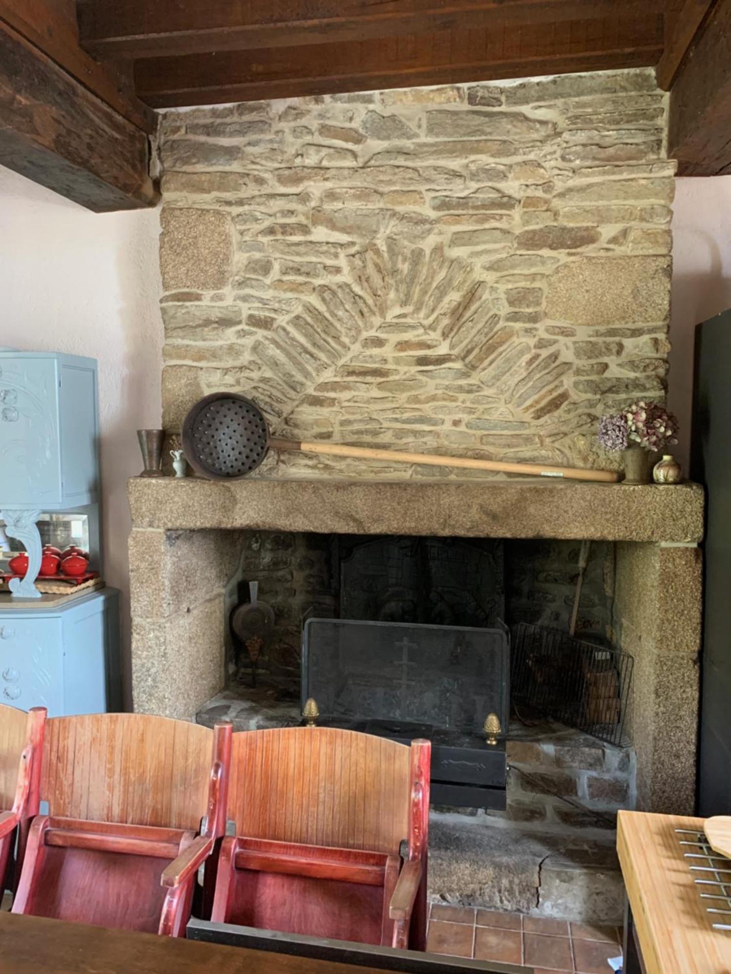 مبيت وإفطار Isigny-le-Buat Le Petit Manoir المظهر الخارجي الصورة